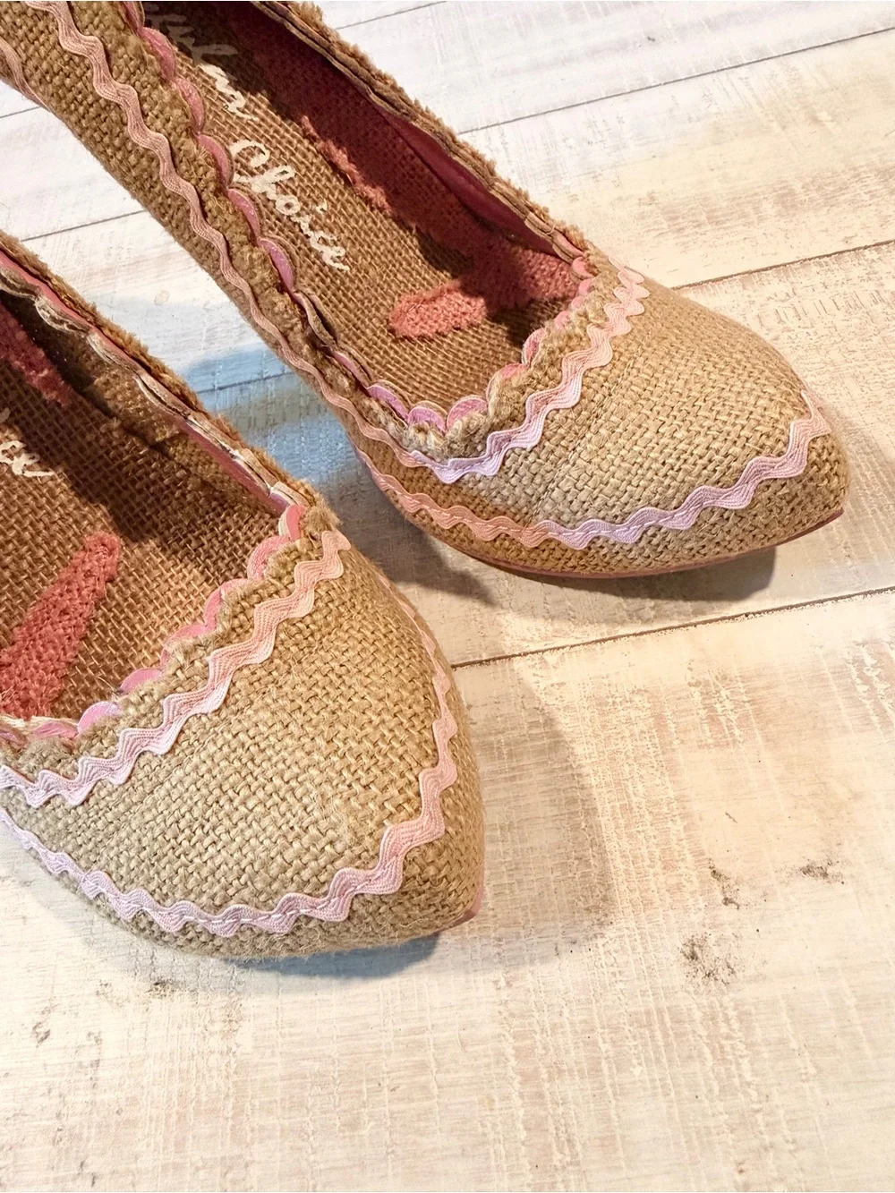 Irregular Choice Burlap Heels Size 38.5 Tan Brown Pink Ric Rac Trim Retro Pinup